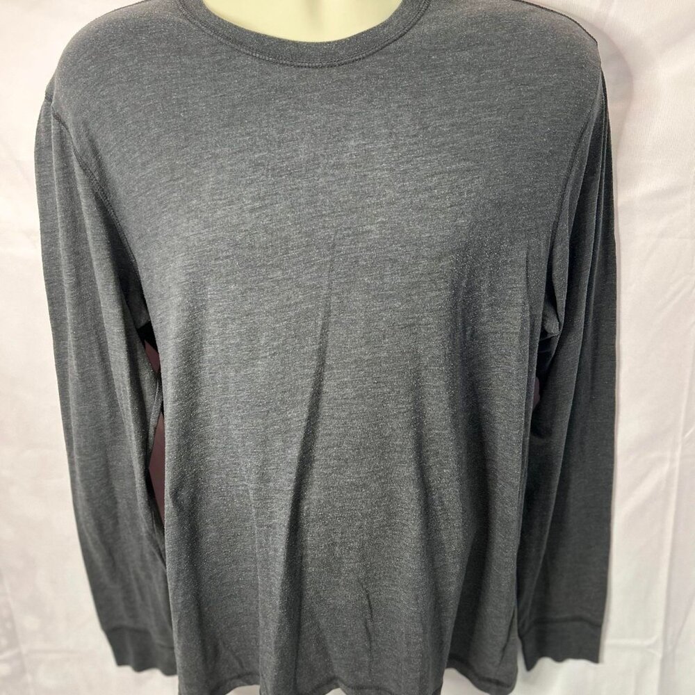 Men's Gently Worn Plain Grey Long-Sleeved Shirt Size Large by Old Navy